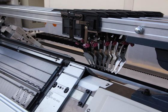 Полностью Jacquard Single Carriage Three System Полностью автоматическая технология плоской вязания